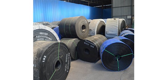 太原輸送帶廠家分享介紹：選購皮帶機托輥，支架時應注意什么？